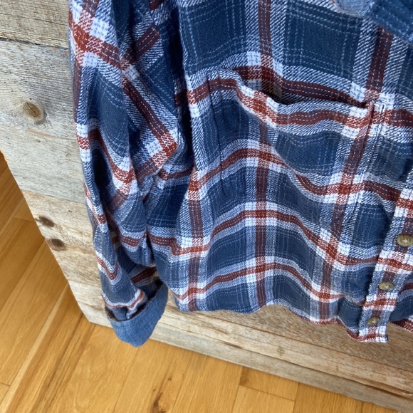 American Eagle Size Medium - Picture 2 of 4